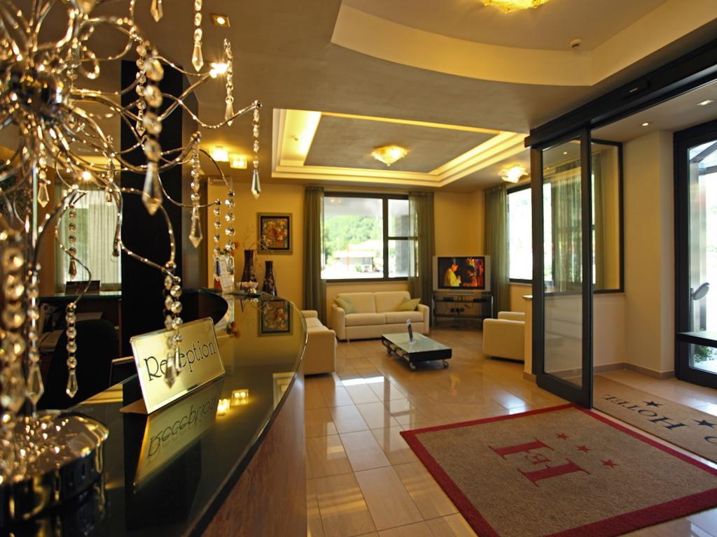 โรงแรมยูโร ปิเอเว ซานโต สเตฟาโน ภายนอก รูปภาพ